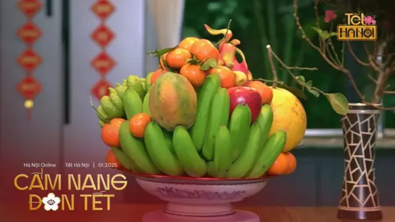 Hình ảnh một gia đình Việt Nam hạnh phúc, quây quần bên nhau trong một không gian sống xanh mát, yên bình, tượng trưng cho sự hài hòa giữa con người và thiên nhiên